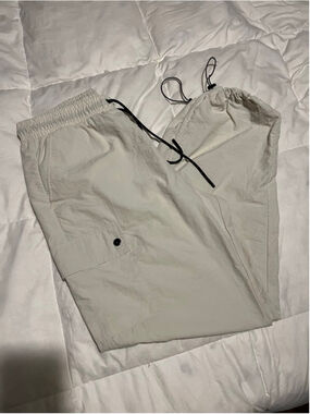 NWOT Men's No Boundaries Beige Cargos Track Pants M 32-34 Black Drawstrings
